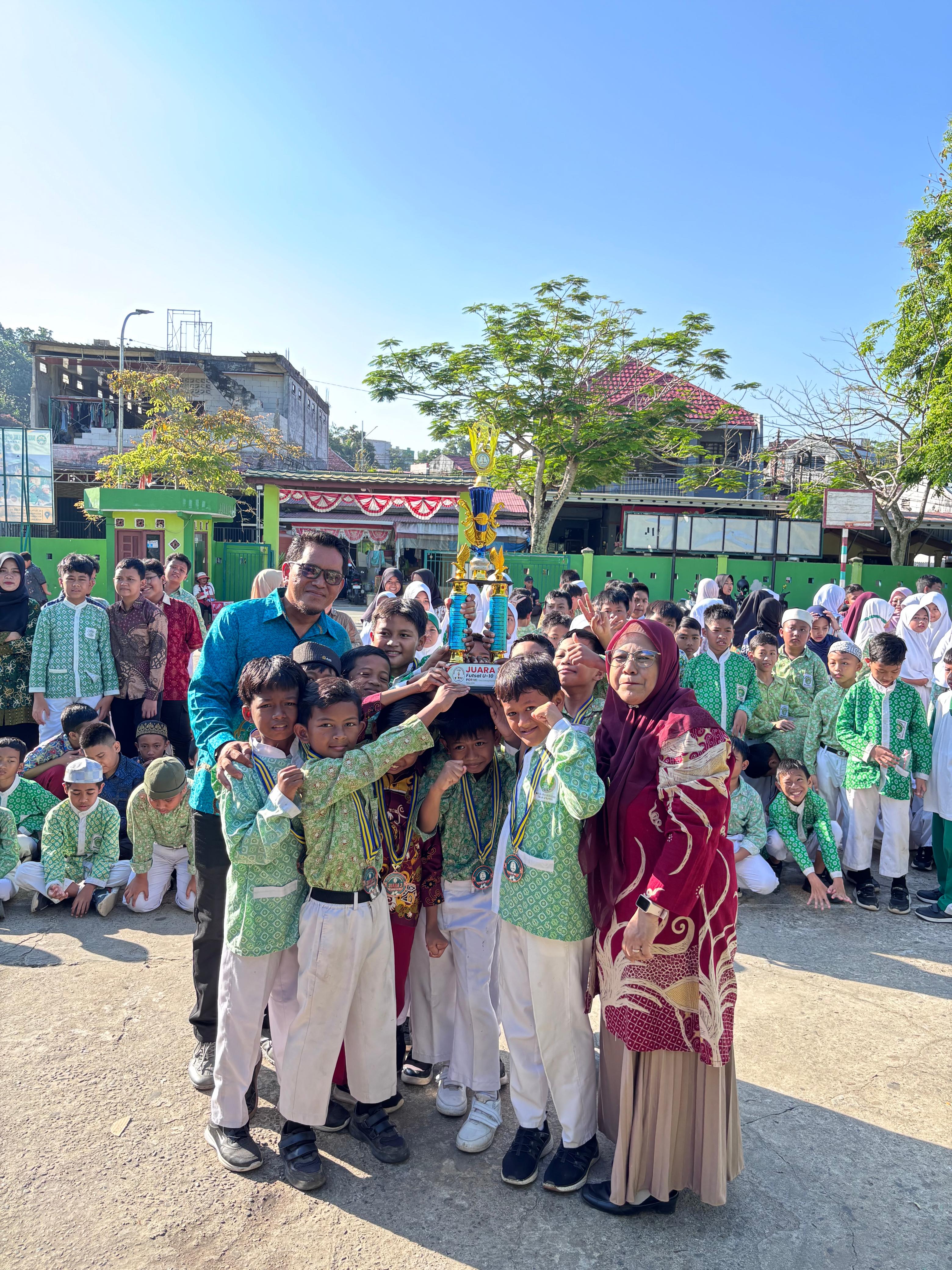 SISWA MI AL-IRSYAD DDI BERHASIL MERAIH JUARA 3 FUTSAL U-10 DALAM AJANG KORMI BALIKPAPAN